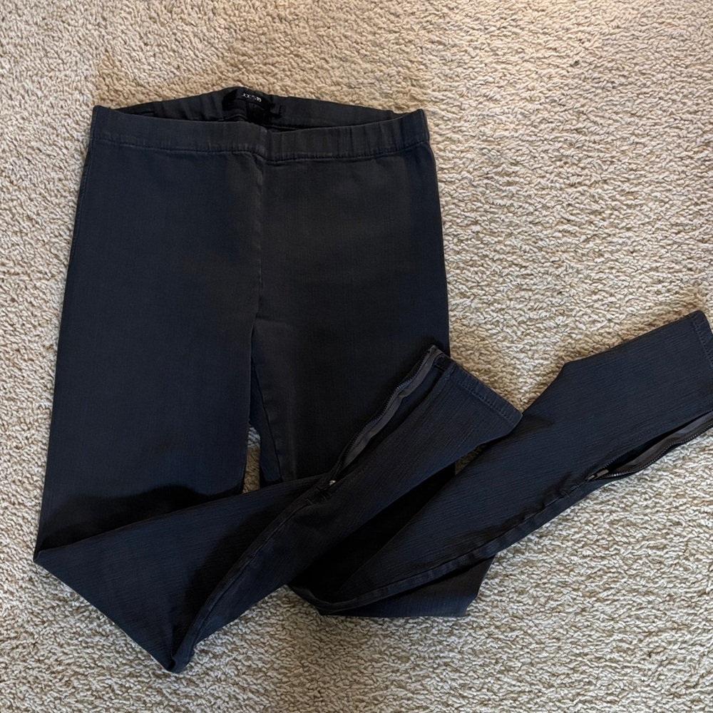Joe’s Gray elastic waist jeans.